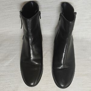 JUST IN TIME FOR FALL AND WINTER! Naturalizer Bootie Size 7.5 -Robyn